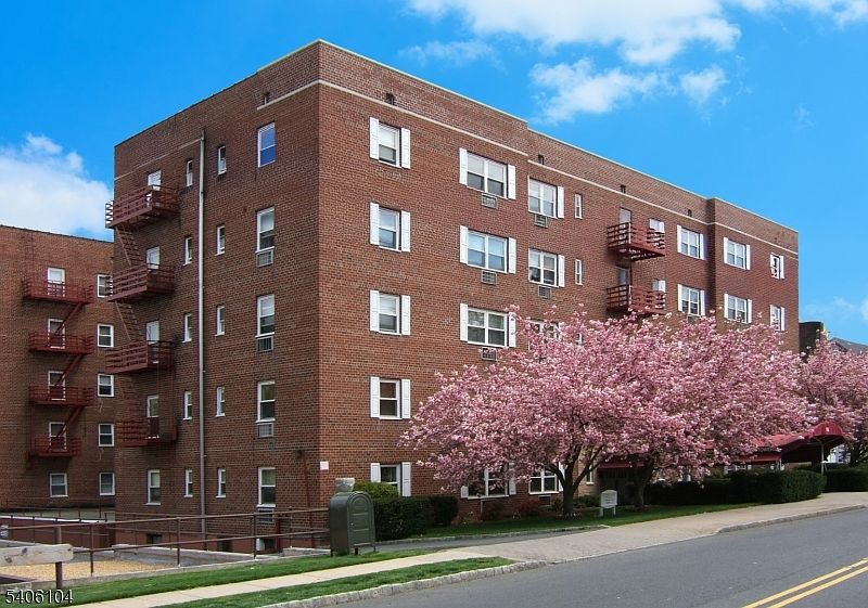 1st image of 18 Springfield Ave #4E