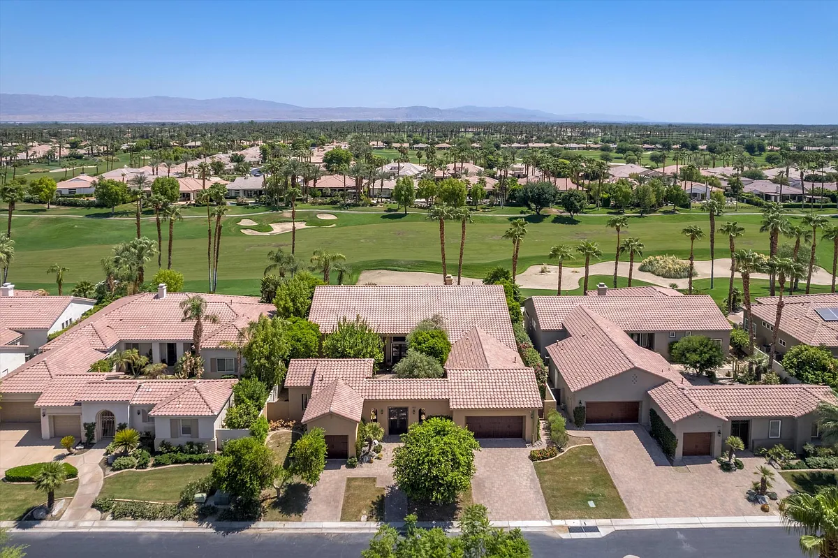 Building Photo - 81125 Golf View Dr