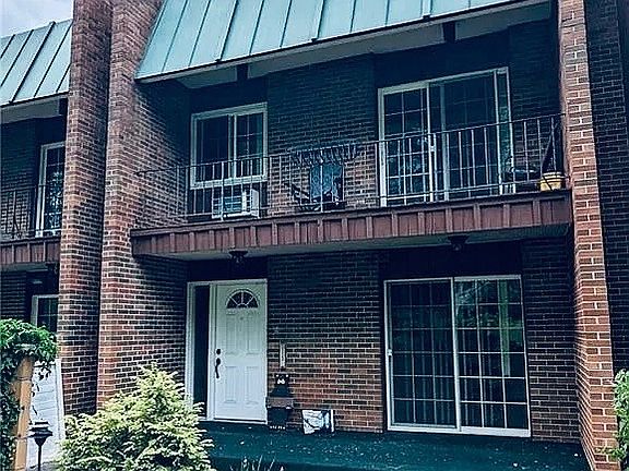2nd image of 1225 James St