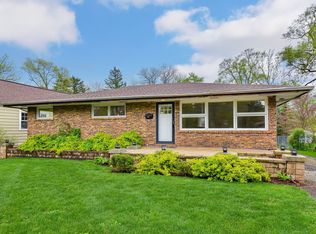 1706 E Liberty Dr, Wheaton, IL 60187