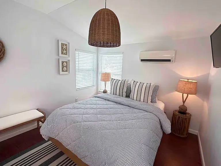 116 E 14th St #3 — Photo 11