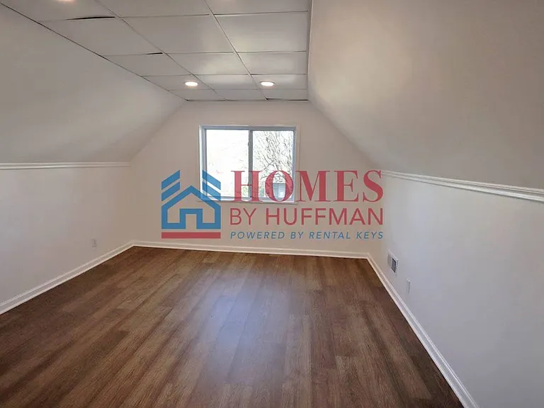 910 Harriet Street — Photo 8