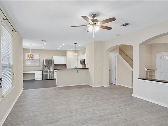 5th image of 1028 Cashew Ln