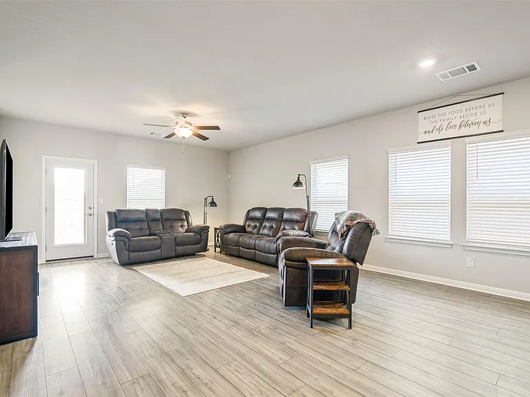 10310 Mager Ln — Photo 11