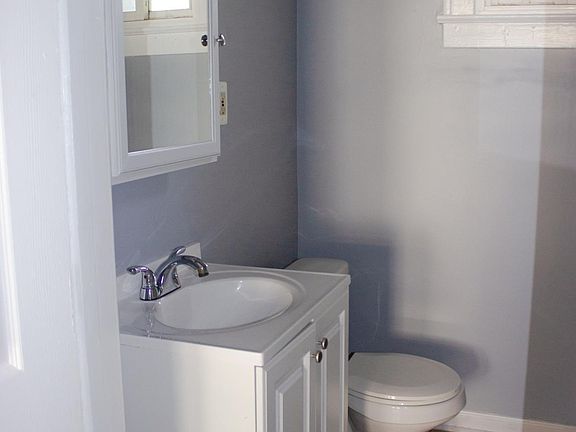 3rd image of 227 E Holbrook Ave