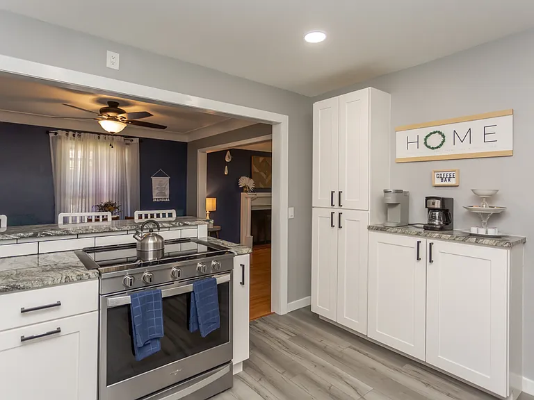 4243 Beverly Dr — Photo 21