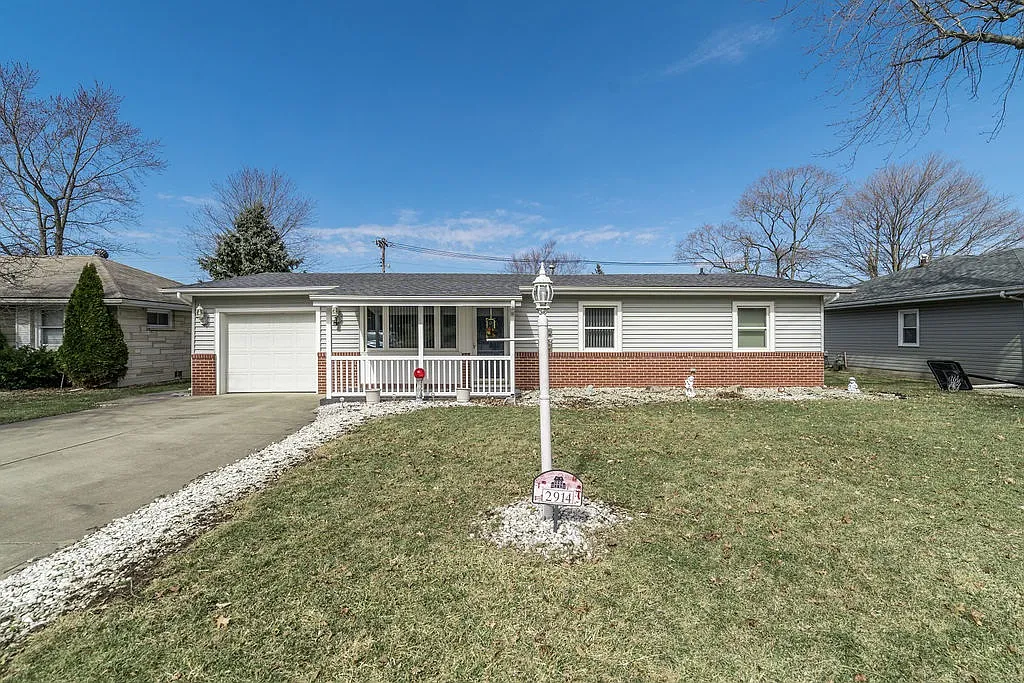 2914 W Brook Dr photo 1