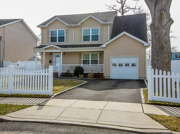 316 Abbington, Copiague, NY 11726