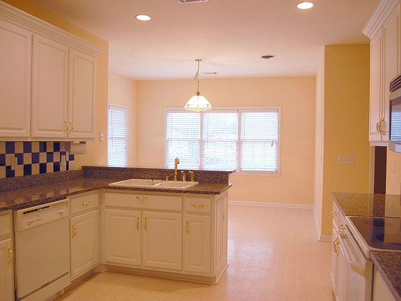 Large eat-in kitchen