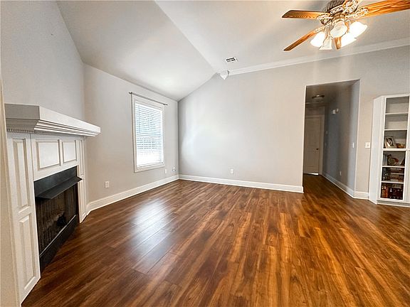 5th image of 8 Warrington Dr