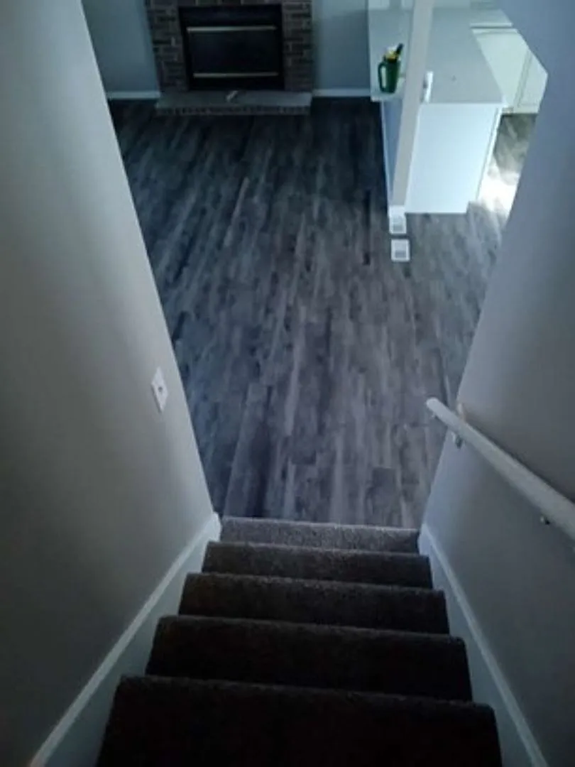 Available Now !! Large Sf In Lee's Summit — Photo 4