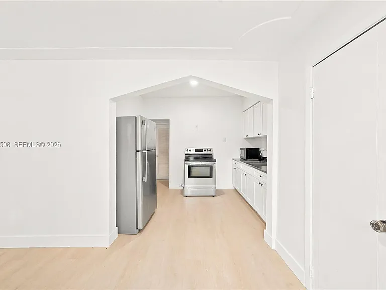 121 NE 56th St #3 — Photo 6