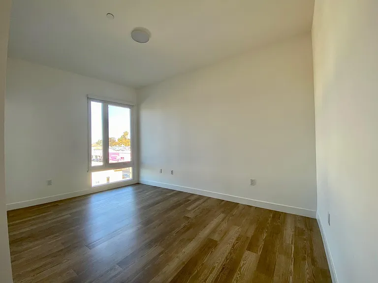5300 W Adams Blvd #303 — Photo 11