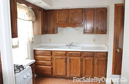 3rd image of 726 E Seneca Pl