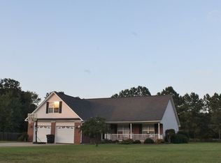 6821 Country Place Dr, Hope Mills, NC 28348