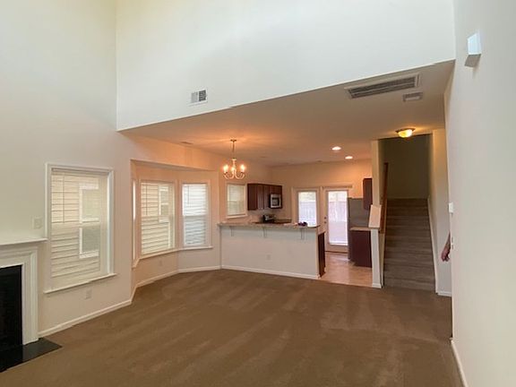 5th image of 425 Viceroy Ln