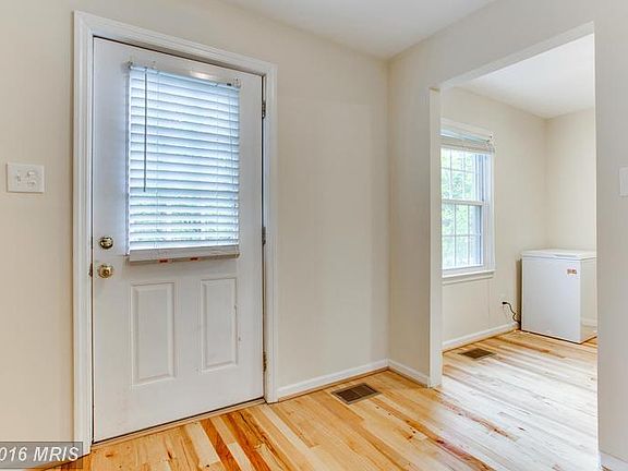 3rd image of 14868 Lambeth Sq