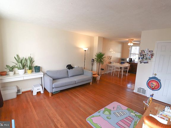 3rd image of 341 W Salaignac St