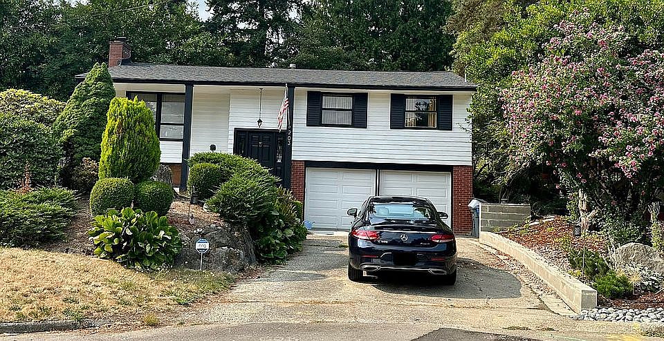 2nd image of 203 154th Pl SE