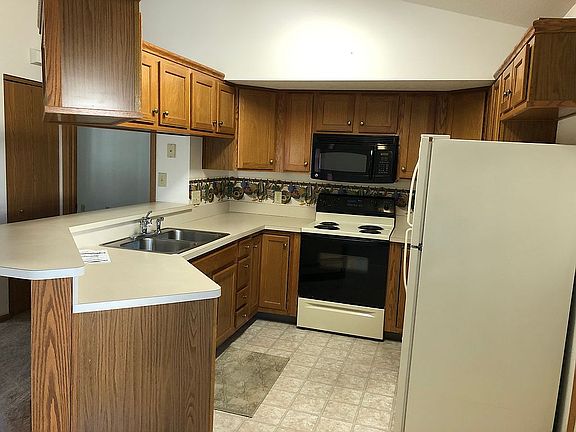 2nd image of 1293 Hillview Cir W