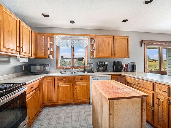 2nd image of 29592 Hillside Dr