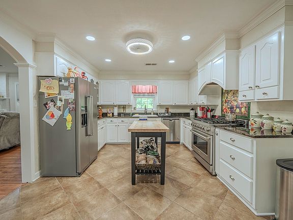 2nd image of 60 Avalon Pl