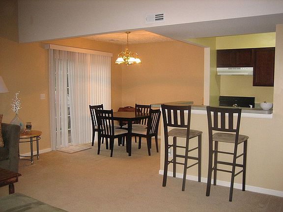 3rd image of 320 Stockton Cir