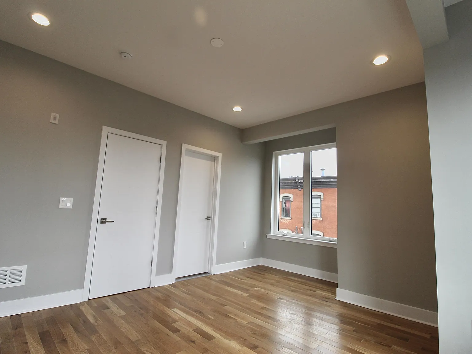 1642 Cambridge Street - B — Photo 4