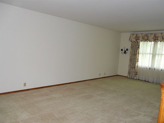 3rd image of 51 Edgewood Ct