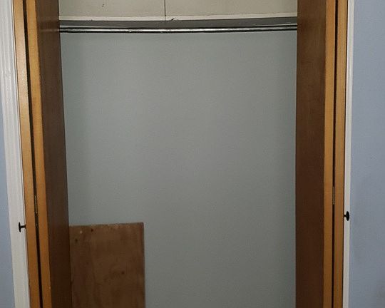 2nd image of 923 Dryden Ave