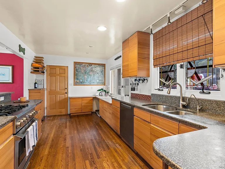 541 Tarento Dr — Photo 14