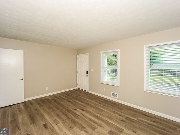 4th image of 5348 The Savoy St
