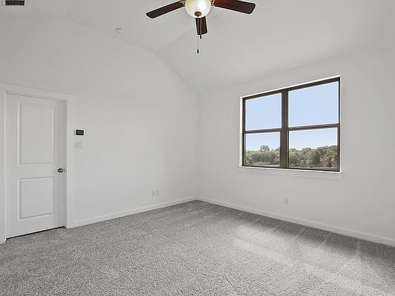 3rd image of 3905 Crown Ave