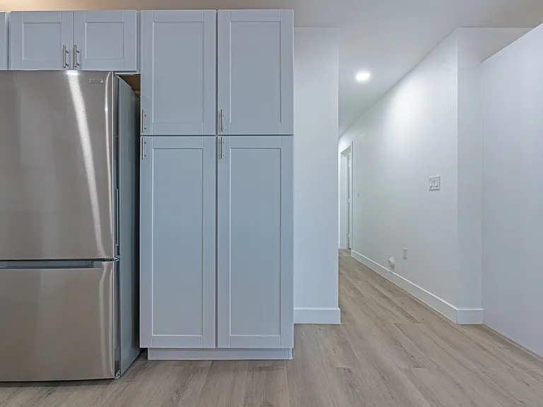 411 W Grove St — Photo 5
