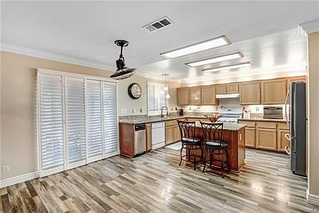 3rd image of 8982 Dahlia Dr