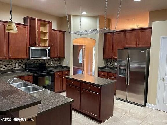 5th image of 10935 Stanton Hills Dr E