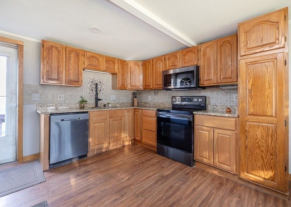 325 Dale St, Chicopee, MA 01013 Zillow