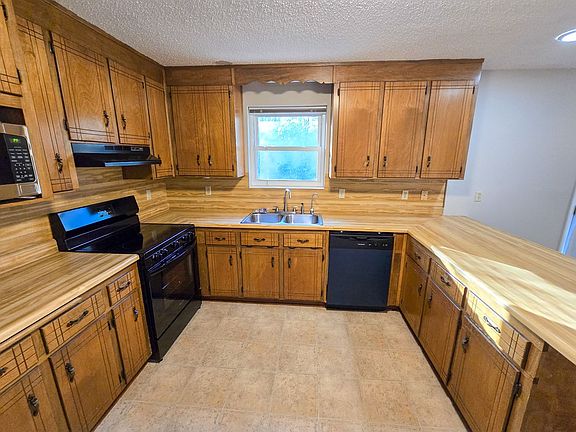 4th image of 1109 Sussex Ln