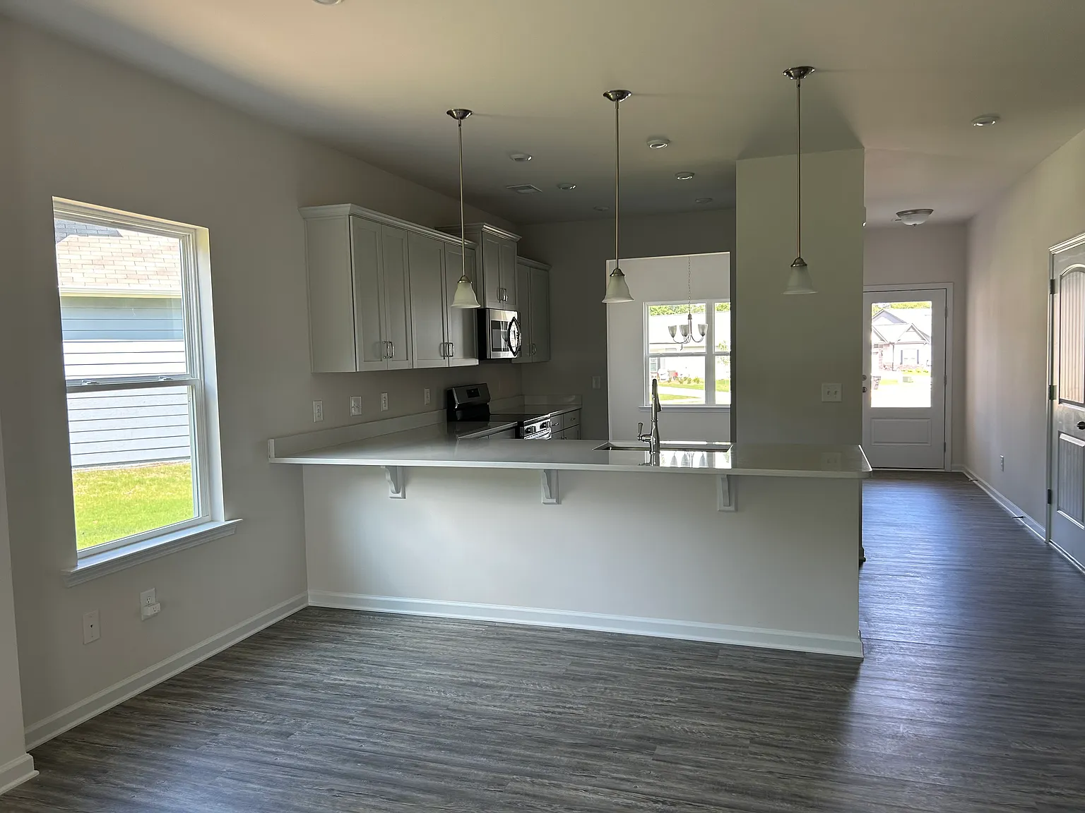 3 bed, 2.5 bath, 2231 sqft, $2,395 — Photo 3