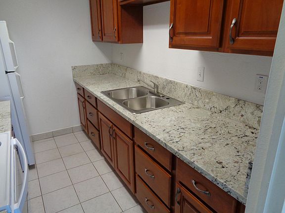 2nd image of 922 Carro Dr #2