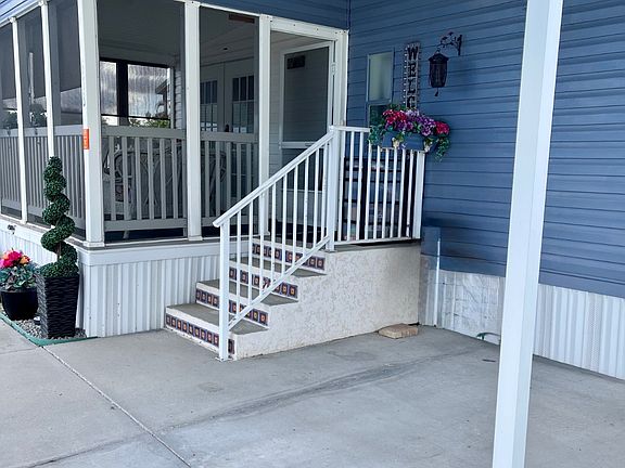 4th image of 613 W Lakeshore Dr