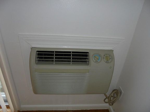 3rd image of 201 Commercial St APT 3