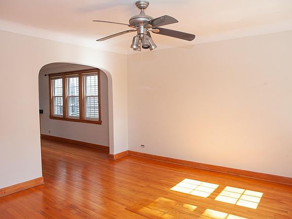 4th image of 2739 N Avers Ave #2