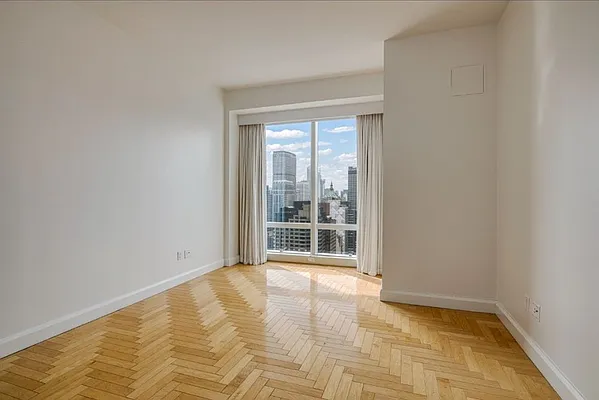 Rented by Luxury Property Group | media 10