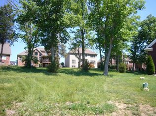 215 Notting Hill Blvd, Louisville, KY 40245