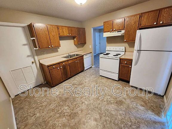 3rd image of 2480 E Clayton Dr