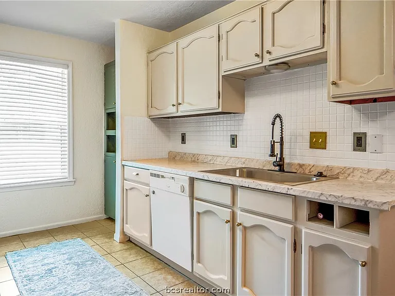 3207 Heatherwood Dr — Photo 9