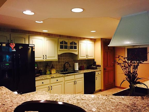 5th image of 9500 Hillview Dr