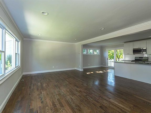 3rd image of 17 Frances Dr