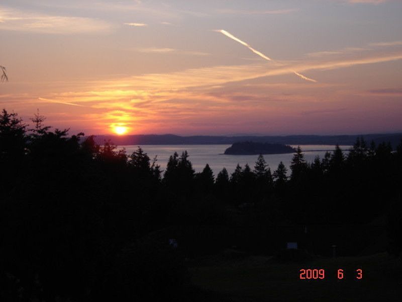 1st image of 682 Island View Dr